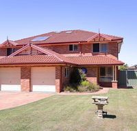 Blue Bay 83a Rocky Point Road - Foxtel  air conditioning downstairs - Tourism Cairns