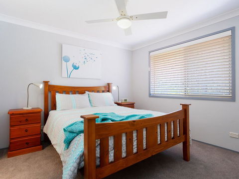 Blue Bay, 83a Rocky Point Road - Foxtel & Air Conditioning Downstairs - Tourism Cairns 3