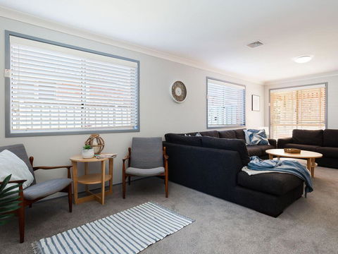 Blue Bay, 83a Rocky Point Road - Foxtel & Air Conditioning Downstairs - Tourism Cairns 1
