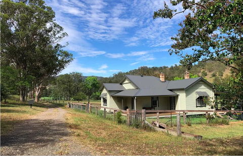 Bobby's Country Rental - Tourism Cairns 0
