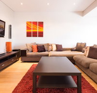 Bold modern 1 bed 10 mins from the city - Tourism Cairns