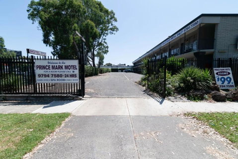 The Prince Mark Motel - Tourism Cairns 3