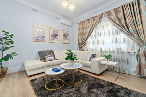 The Newly Renovated - Maylands Vacation Home - Tourism Cairns 2