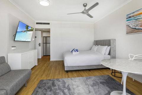 The Studio At Northshore Tower - Tourism Cairns 3