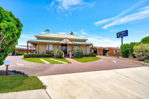 Warwick Settlers Inn - Tourism Cairns 1