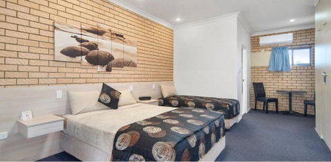 Warwick Settlers Inn - Tourism Cairns 2
