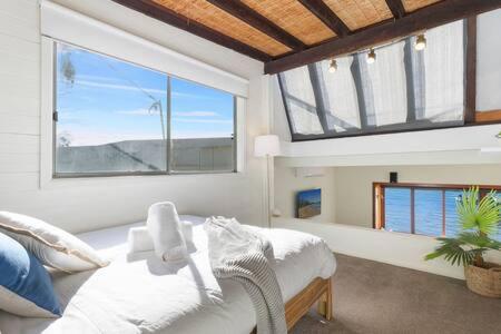 Waterfront Scotland Island Holiday Home - Family & Pet Friendly - 3 Bedrooms - Wifi - Netflix - Private Jetty - Tourism Cairns 3