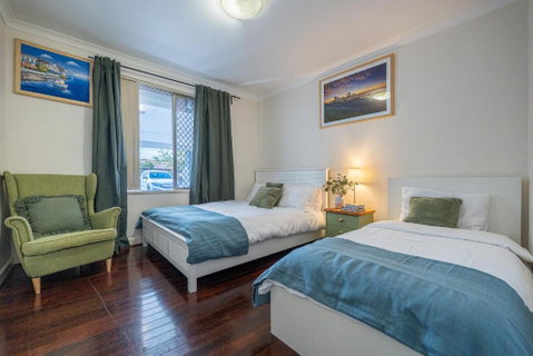 Warmth House Nr Airport 2rooms 5beds Yard N Parking - Tourism Cairns 0