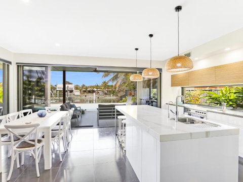 WATERFRONT HOME BORDERING MOOLOOLABA - Tourism Cairns 2