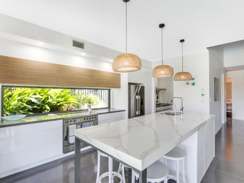 WATERFRONT HOME BORDERING MOOLOOLABA - Tourism Cairns 3
