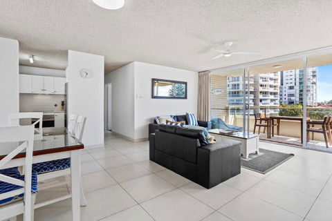Wyuna Ocean Views In Burleigh - Tourism Cairns 2