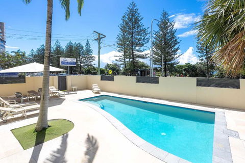 Wyuna Ocean Views In Burleigh - Tourism Cairns 1