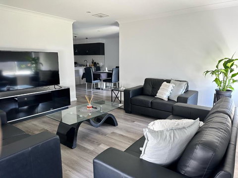 Xquisite - Tourism Cairns 0