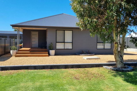 Wellington Marina70 - Tourism Cairns 1