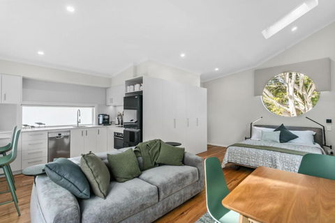 WILL56 - Gumtree Studio - Tourism Cairns 0