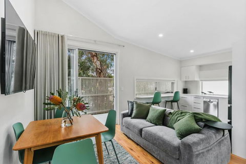 WILL56 - Gumtree Studio - Tourism Cairns 1