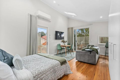 WILL56 - Gumtree Studio - Tourism Cairns 2