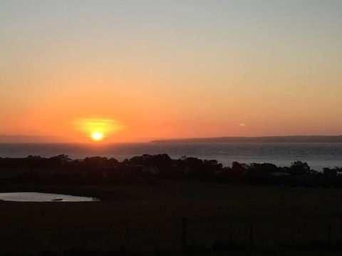 YOLO- Beach-house Views, Near Penguins, Nbn! - Tourism Cairns 3