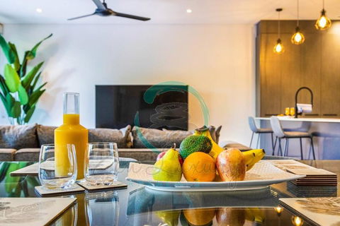 ZEN ARCTIC Luxury 2-Story T/House + Pool & Markets - Tourism Cairns 3