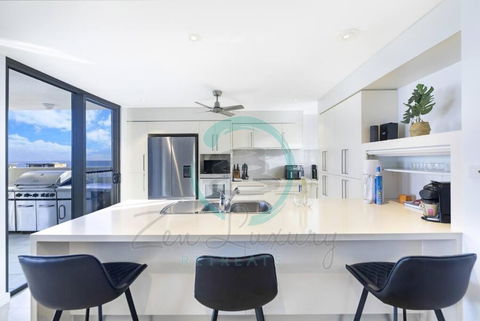 ZEN AT ARKABA 3BR Luxury Waterfront Apt Pool + BBQ - Tourism Cairns 2