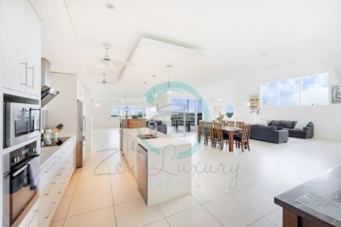 ZEN LUXURY: 2-Story 4-BR Penthouse In Darwin City With Mindal Markets & Harbour Views - Tourism Cairns 2