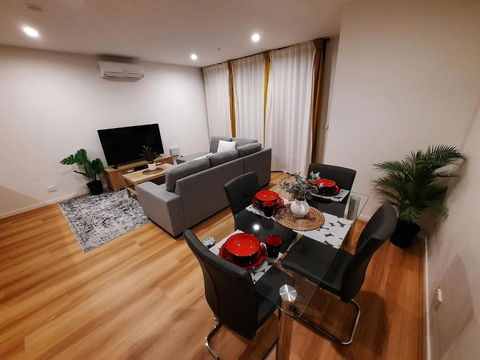 ZMITH Apartment - BROOKE, - Near AIS, GIO Stadium, UC, & Nth - Canberra Hospital - Tourism Cairns 0