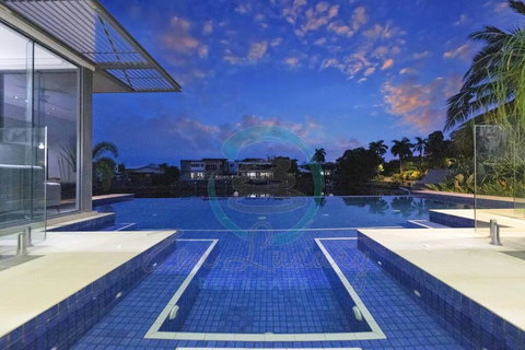 ZenLux: 4BR Bayview Mansion Infinity Pool + Cinema - Tourism Cairns 1
