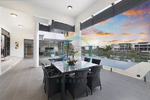 ZenLux: 4BR Bayview Mansion Infinity Pool + Cinema - Tourism Cairns 3