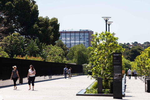 Adelaide 90-Minute Pedicab Tour: Scenic Green & River Experience - Tourism Cairns 4