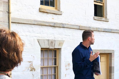 Convicts And The Rocks: Sydney's Walking Tour Led By Historian - Tourism Cairns 2