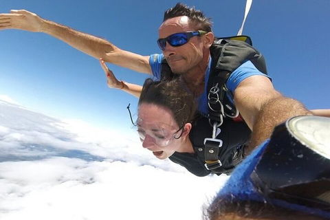 Byron Bay Tandem Sky Dive - Tourism Cairns 2