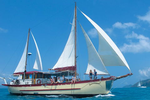 2-Day Whitsundays Sailing Adventure: Summertime - Tourism Cairns 1